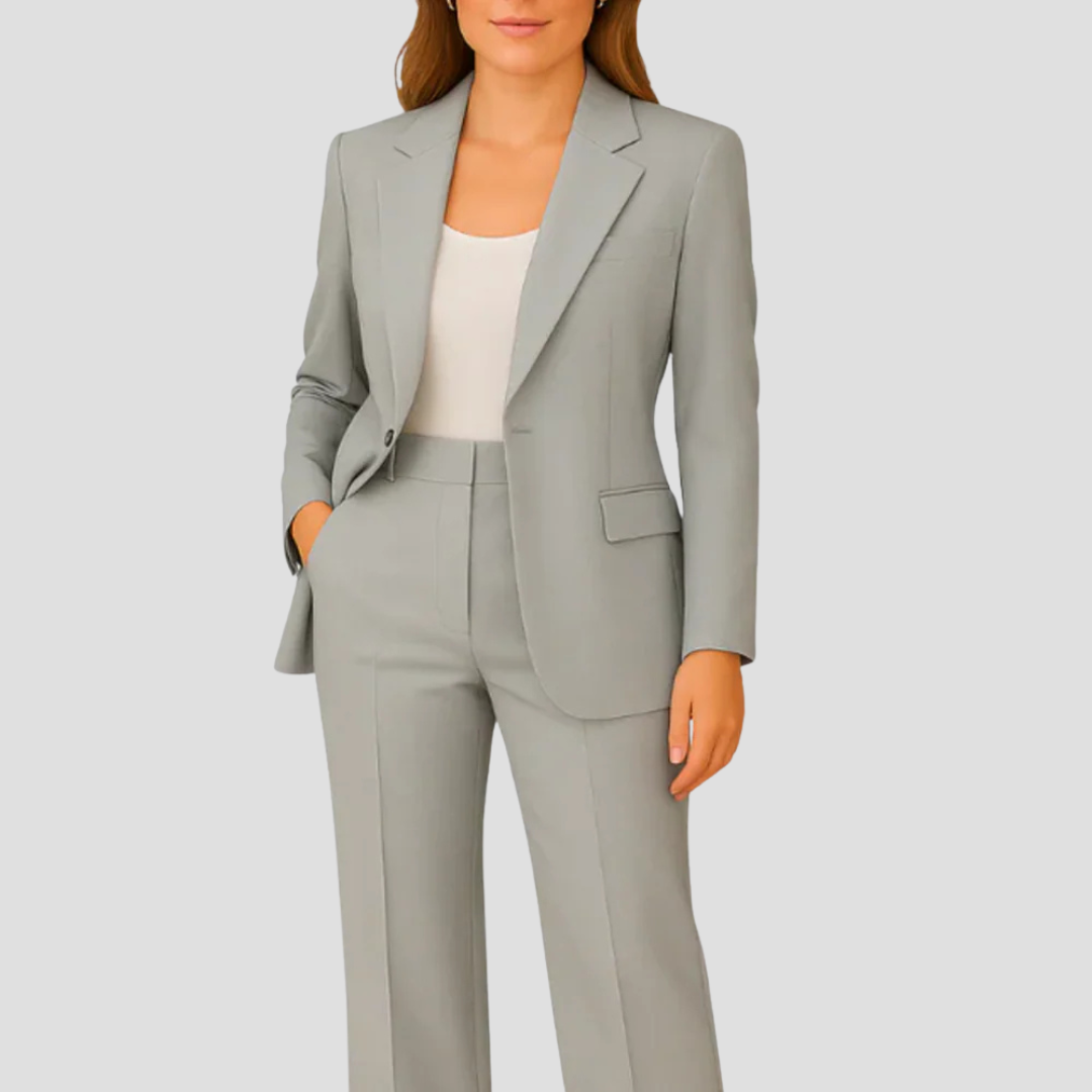 Modern Women's Suit Set – Tailored Blazer and Slim Trousers 3