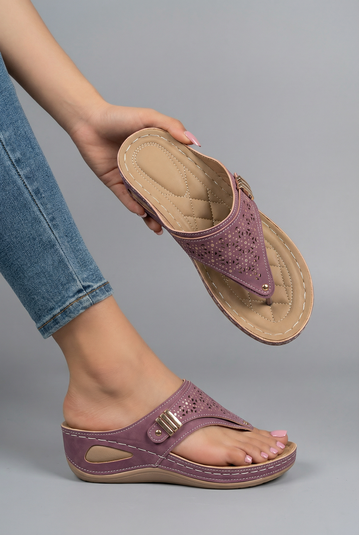 Women’s Comfortable Sandals Wedge Flip Flops with Arch Support 2